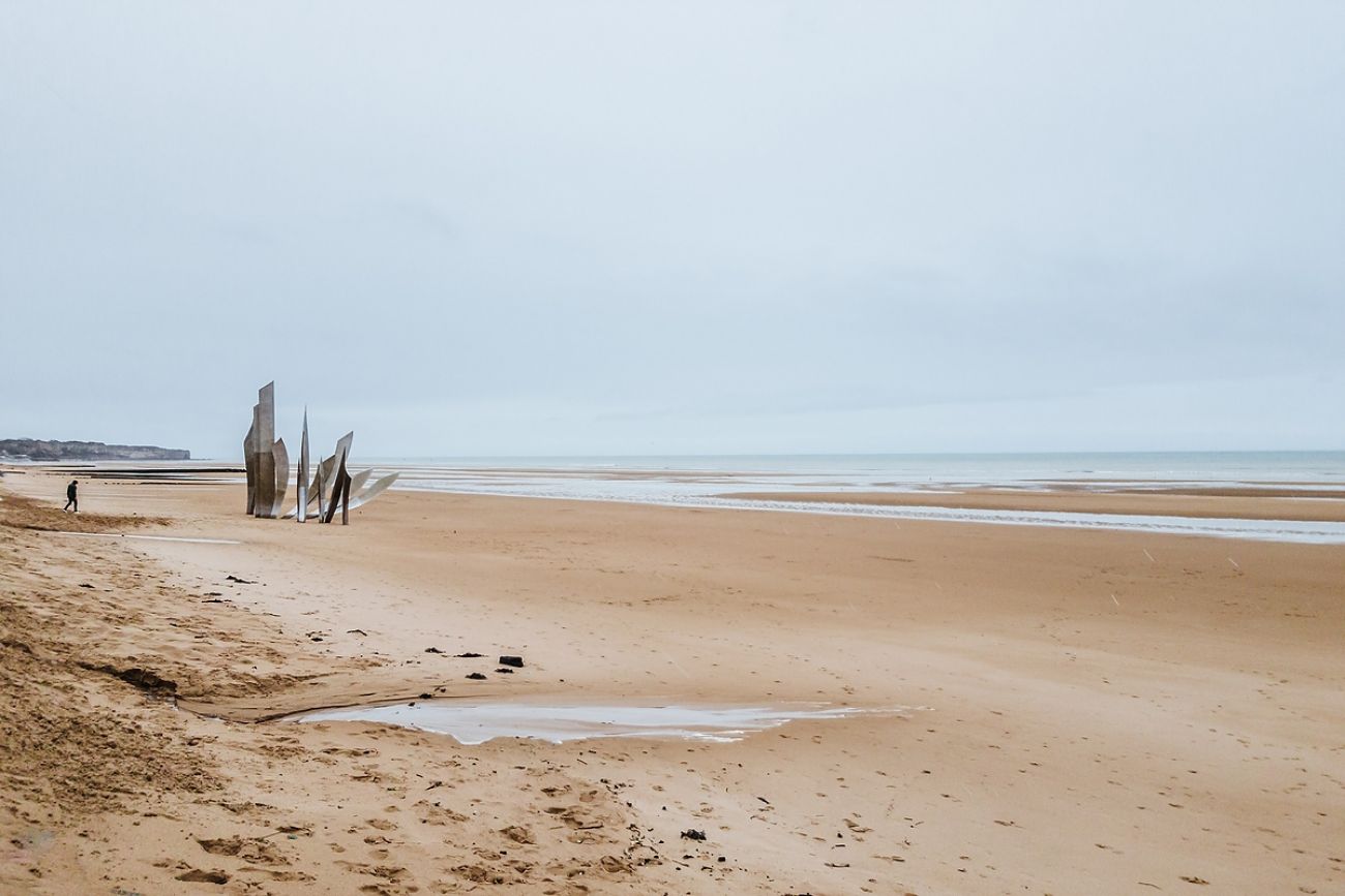 Ausflug mit Hund - Omaha Beach, Frankreich