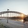 MIT HUND AM MAINUFER - GASSI GEHEN IN FRANKFURT