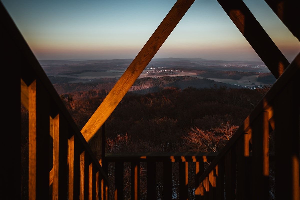 MIT HUND AUF DEM PFERDSKOPF - GASSI GEHEN IN TREISBERG BEI SCHMITTEN