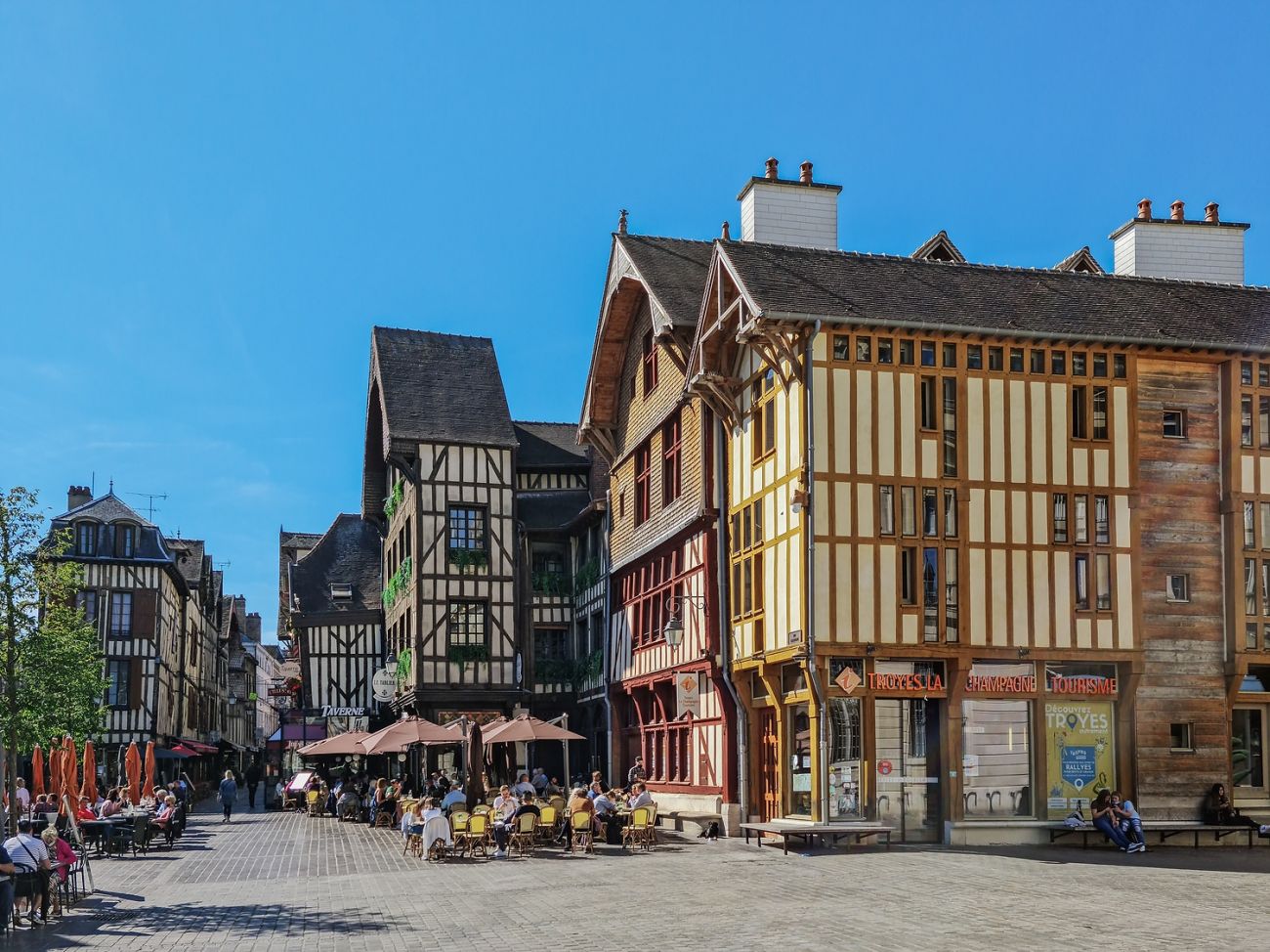 Mit Hund in Troyes - Stadtspaziergang im Spätsommer